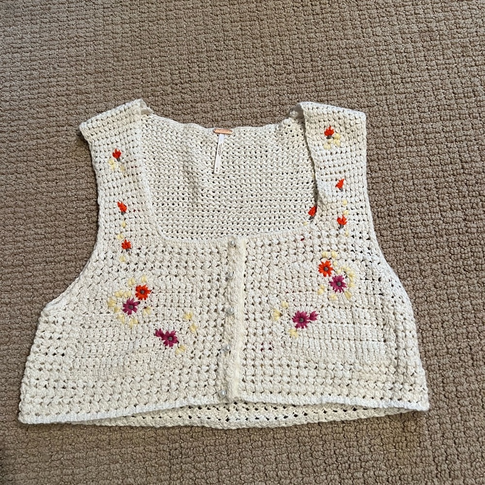 FREE PEOPLE crochet sweater vest size medium!